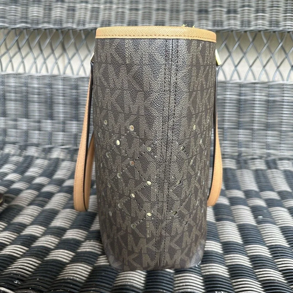 Michael Kors Jet Set Violet‎ Small Carryall Tote Wallet Logo Perforated Leather